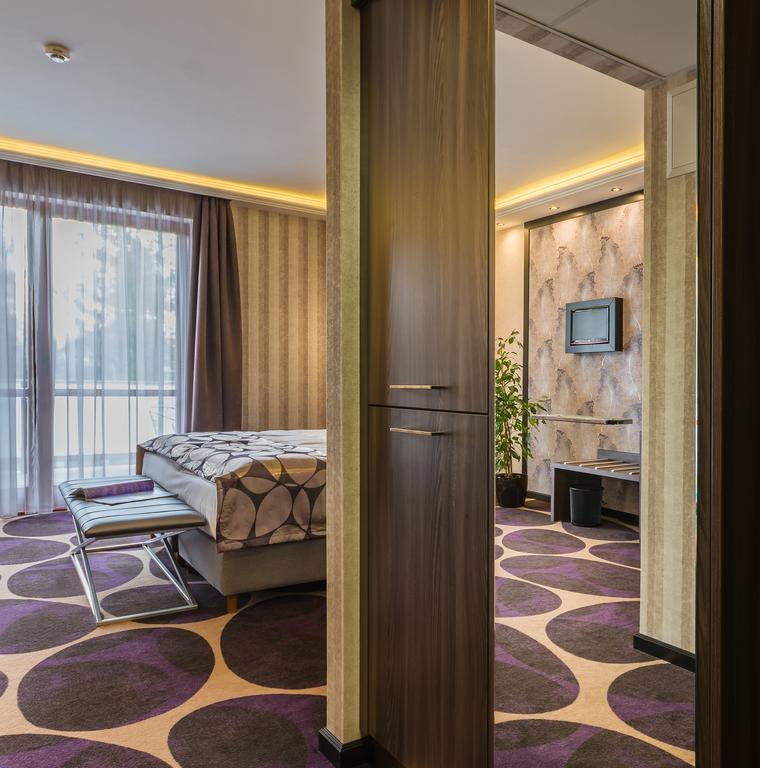 Victoria Garden Hotel Es Etterem Nyiregyhaza Exterior photo